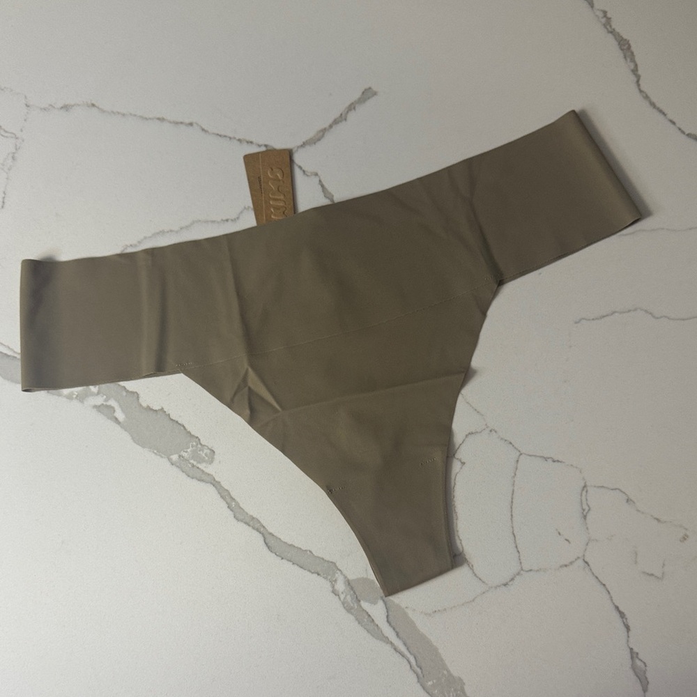 SKIMS Thong Panties Desert NWT size Large/ let your feelings run wild!